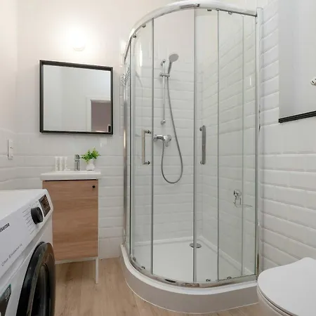 Modern Near Center By Renters *