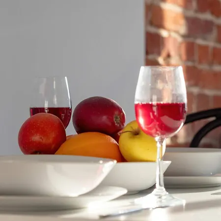 Modern Near Center By Renters وودج