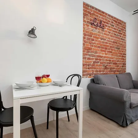 Modern Near Center By Renters *