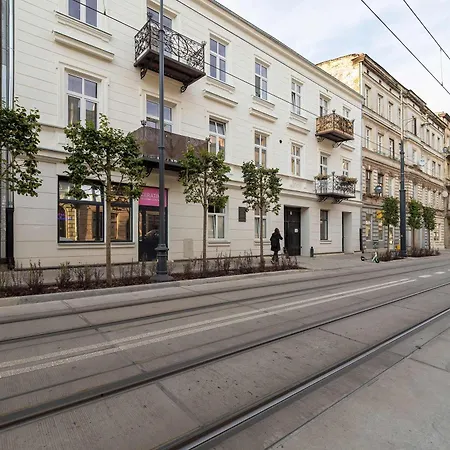 Modern Near Center By Renters * وودج