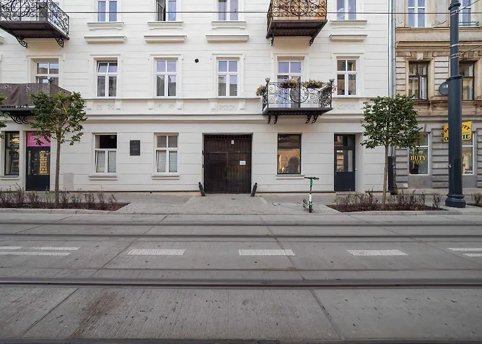 Apartamento Modern Near Center By Renters