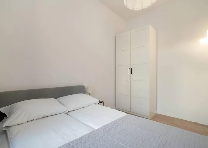 Modern Near Center By Renters Apartman *