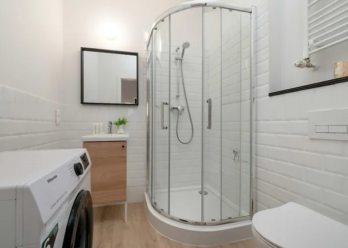 Modern Near Center By Renters *